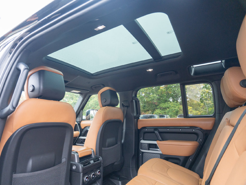 Used 2024 Land Rover Defender 110 SE AWD/4WD image 35