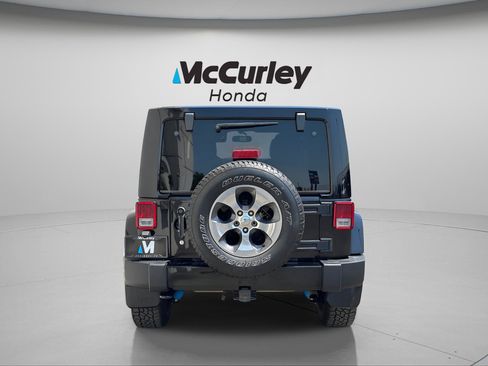 Used 2018 Jeep Wrangler Unlimited Sahara w/ Connectivity Group AWD/4WD image 4