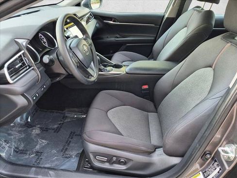 Used 2018 Toyota Camry LE FWD image 14