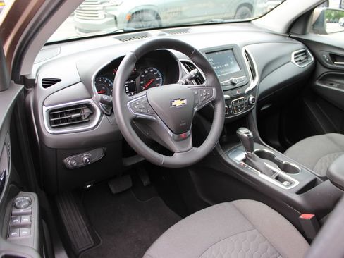 Used 2018 Chevrolet Equinox LT FWD image 12