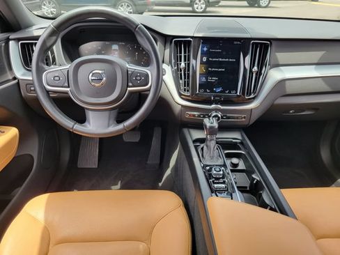 Used 2020 Volvo XC60 T5 Momentum AWD/4WD image 6