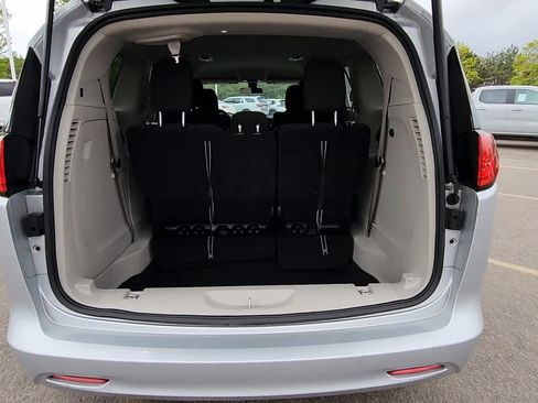 Used 2022 Chrysler Voyager LX FWD image 40