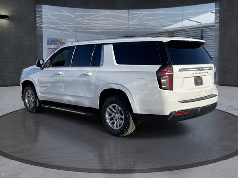 Used 2024 Chevrolet Suburban LT w/ Luxury Package AWD/4WD image 4