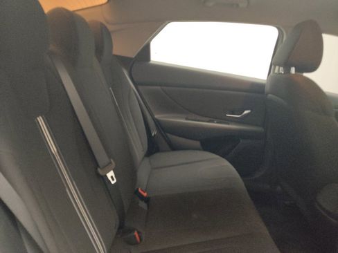 Used 2022 Hyundai Elantra SEL w/ Convenience Package FWD image 19