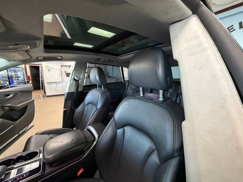 Used 2020 Audi Q8 Prestige w/ Prestige Package image 21