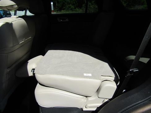 Used 2015 Ford Explorer XLT w/ Equipment Group 202A image 31