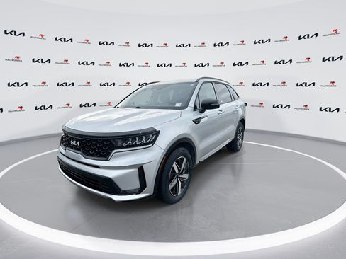 Certified 2022 Kia Sorento S FWD image 4