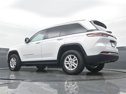 Used 2024 Jeep Grand Cherokee Laredo image 48