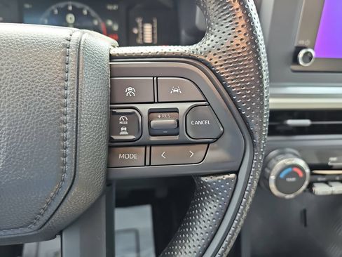 Used 2025 Toyota Tacoma SR5 AWD/4WD image 18
