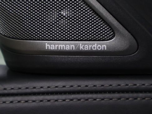 Used 2021 BMW 740i xDrive w/ Premium Package image 53