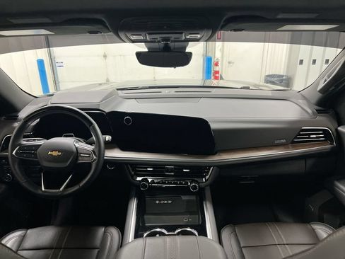 Used 2025 Chevrolet Suburban High Country AWD/4WD image 10