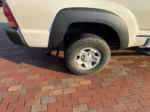 Used 2015 Toyota Tacoma PreRunner w/ Convenience Package RWD image 15