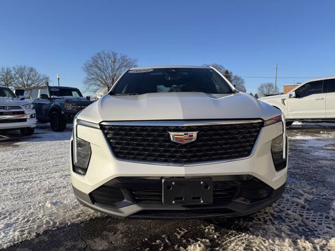 Used 2024 Cadillac XT4 Premium Luxury image 5