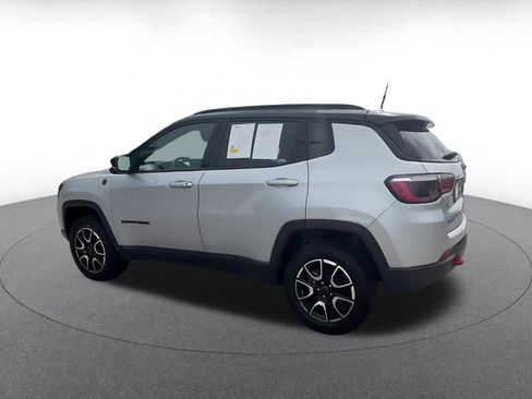 Used 2025 Jeep Compass Trailhawk AWD/4WD image 10