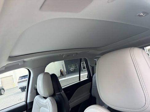 Certified 2025 Lincoln Aviator Reserve w/ Equipment Group 201A image 33