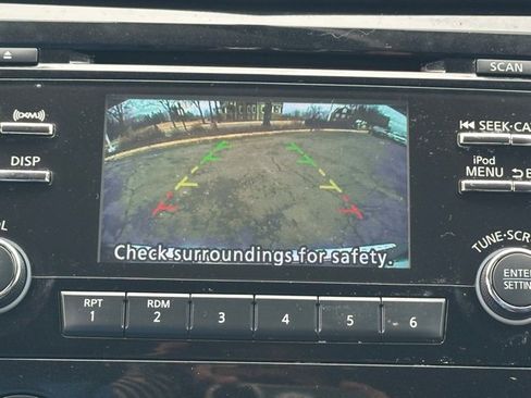 Used 2017 Nissan Rogue S image 32