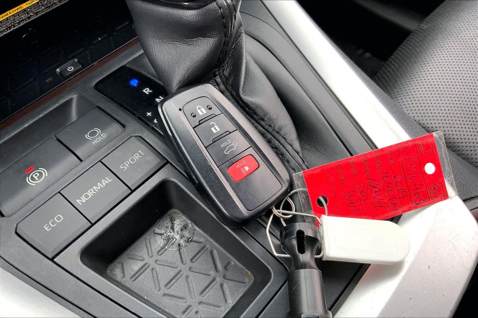 Used 2019 Toyota RAV4 Limited w/ Advanced Technology Package FWD image 14