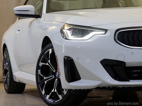 Used 2025 BMW 230i xDrive Coupe w/ Premium Package image 4