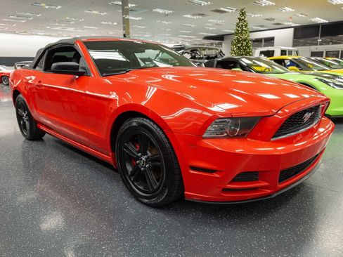 Used 2013 Ford Mustang Convertible image 5
