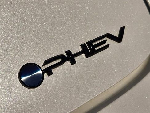 New 2026 Toyota Prius Plug-In Hybrid FWD image 8