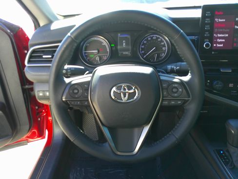 Used 2022 Toyota Camry SE image 19