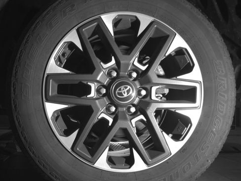 Used 2025 Toyota Tundra Limited AWD/4WD image 17