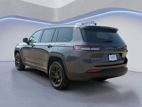New 2025 Jeep Grand Cherokee L Altitude image 3