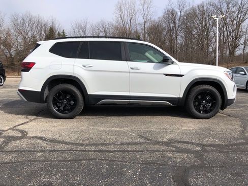 New 2026 Volkswagen Atlas Peak Edition AWD/4WD image 8