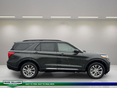 Used 2022 Ford Explorer XLT w/ Equipment Group 202A image 2