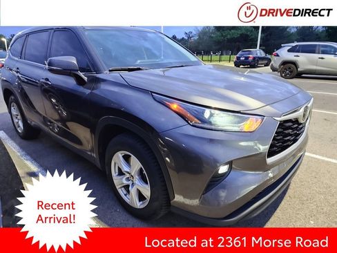 Used 2021 Toyota Highlander LE image 1