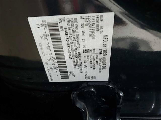 Used 2024 Ford Explorer XLT w/ Equipment Group 202A AWD/4WD image 17