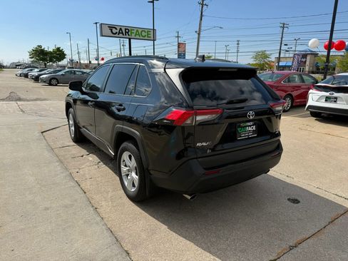 Used 2021 Toyota RAV4 XLE AWD/4WD image 9