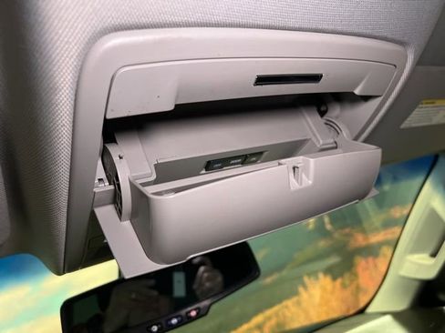 Used 2018 Chevrolet Suburban LT image 43