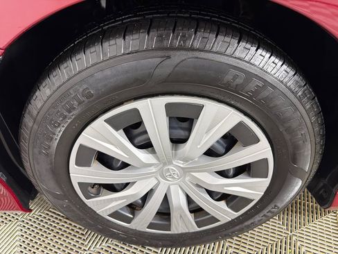 Used 2019 Toyota Camry LE w/ Sunroof Package image 12