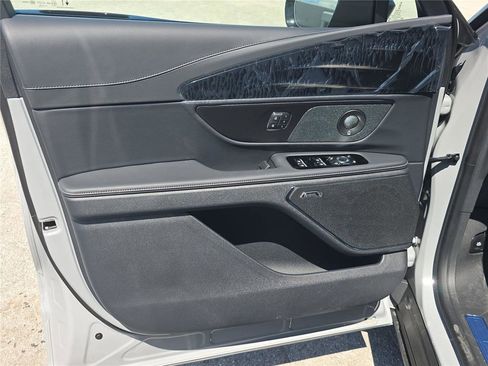 New 2026 Lincoln Nautilus Reserve AWD/4WD image 13