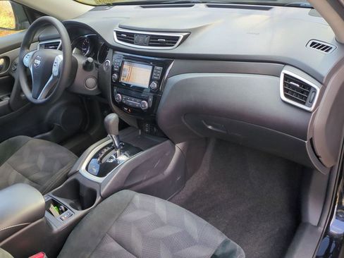 Used 2016 Nissan Rogue SV w/ SV Premium Package image 29