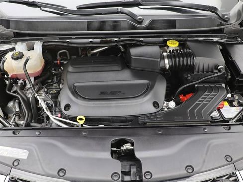 Used 2024 Chrysler Pacifica Touring-L image 25