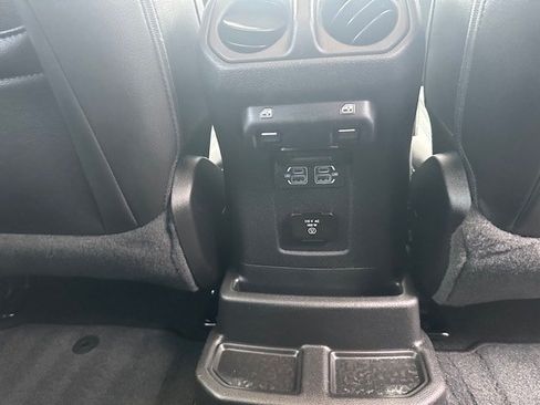 Certified 2022 Jeep Wrangler Unlimited Sahara AWD/4WD image 26