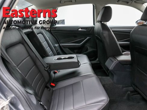 Used 2024 Volkswagen Jetta SE image 21