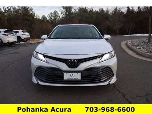 Used 2018 Toyota Camry XLE image 2