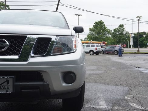 Used 2014 Nissan Frontier SV AWD/4WD image 8