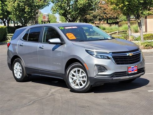 Used 2024 Chevrolet Equinox LT image 2