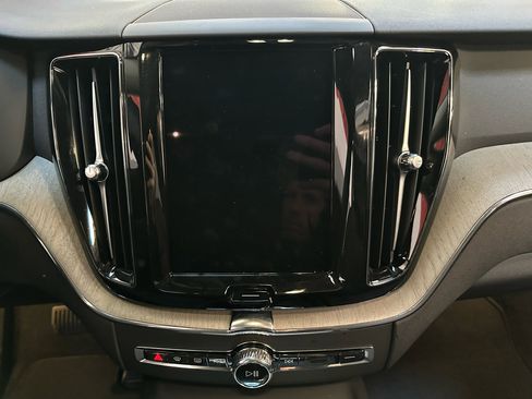 Used 2025 Volvo XC60 B5 Plus image 18