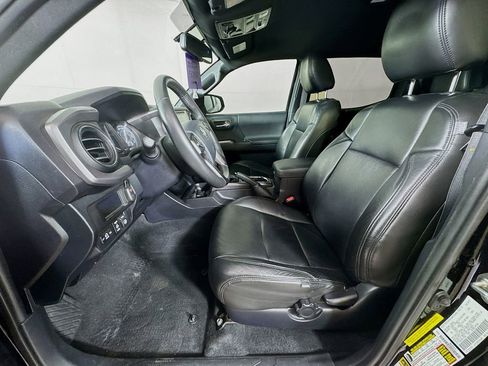 Used 2017 Toyota Tacoma TRD Off-Road w/ Tow Package (A/T) image 23