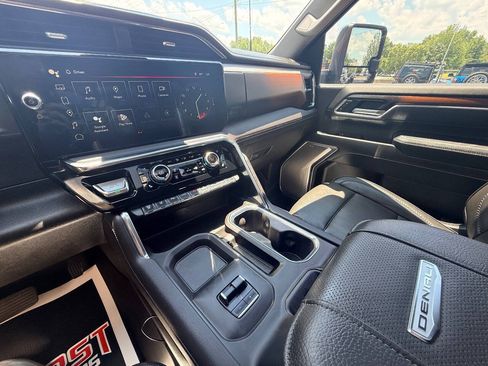 Used 2025 GMC Sierra 3500 Denali w/ Denali Reserve Package AWD/4WD image 33