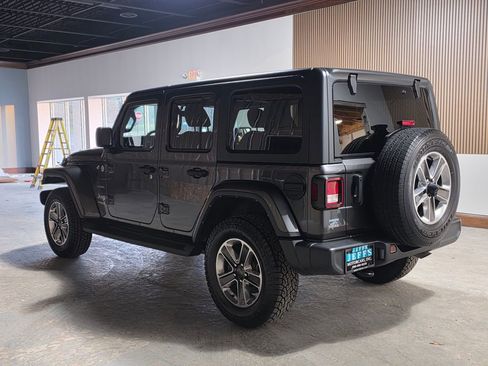 Used 2021 Jeep Wrangler Unlimited Sahara image 6