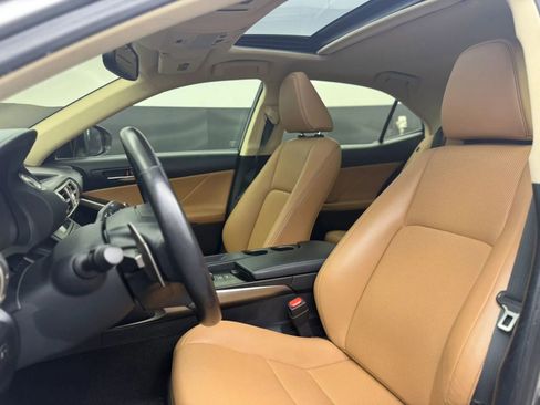 Used 2016 Lexus IS 200t RWD image 11