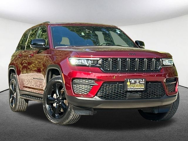 Used 2023 Jeep Grand Cherokee Altitude RWD image 2