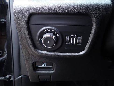 Used 2024 Jeep Grand Cherokee L Limited w/ Black Appearance Package AWD/4WD image 15