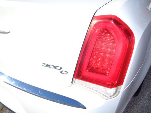 Used 2017 Chrysler 300 C image 13